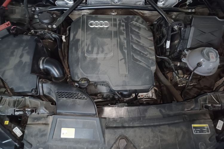 Used Audi Q5L 2023 45T Luxury Dynamic Model Engine Bay
