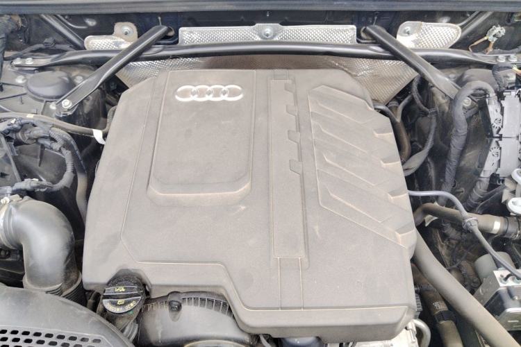 Used Audi Q5L 2023 40T Luxury Dynamic Model Engine Bay