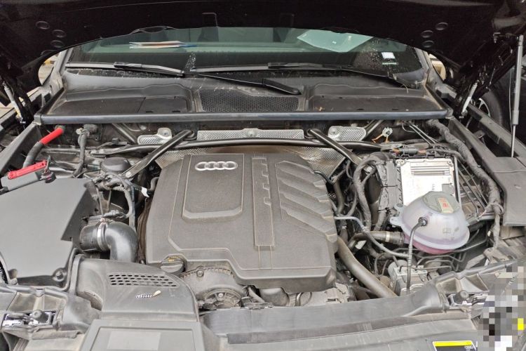 Used Audi Q5L 2023 40T Luxury Dynamic Model Engine Bay