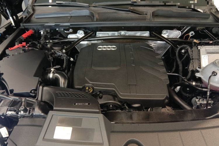 Used Audi Q5L 2023 40T Luxury Dynamic Model Engine Bay