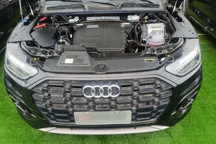 Used Audi Q5L 2023 40T Fashionable and Elegant Version Engine Bay