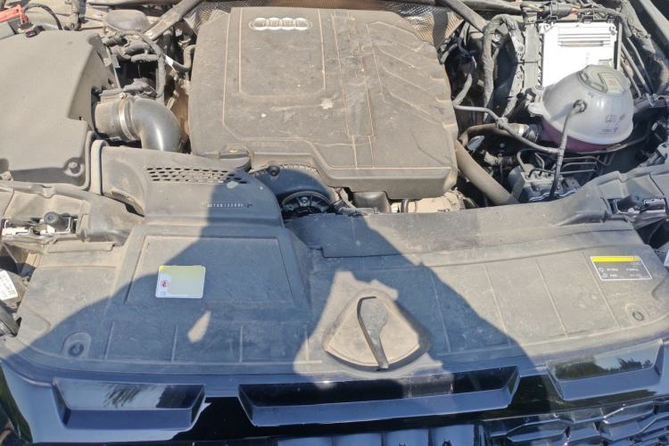 Used Audi Q5L 2023 40T Luxury Dynamic Model Engine Bay