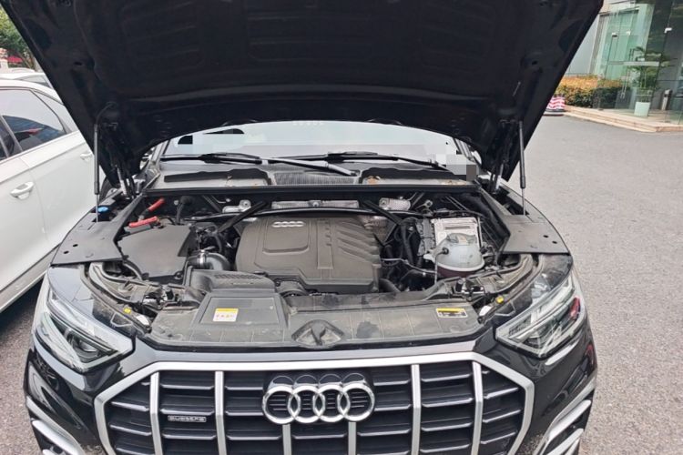 Used Audi Q5L 2023 40T Fashionable and Elegant Version Engine Bay
