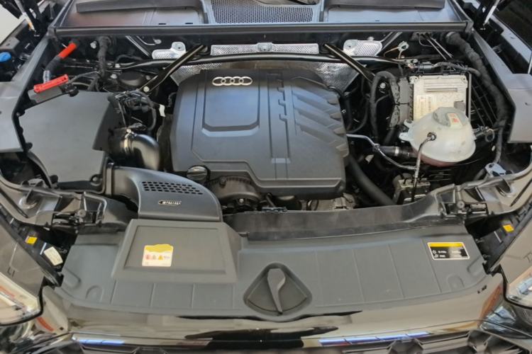 Used Audi Q5L 2023 40T Luxury Dynamic Model Engine Bay