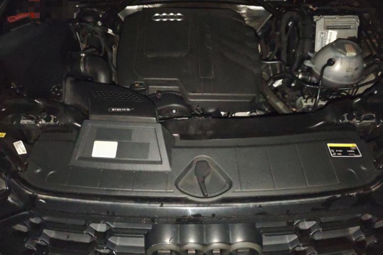 Used Audi Q5L 2023 40T Luxury Dynamic Model Engine Bay