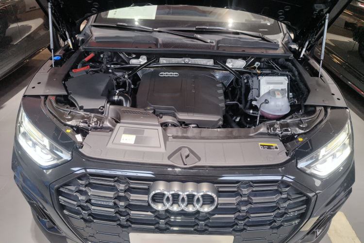 Used Audi Q5L 2023 40T Luxury Dynamic Model Engine Bay