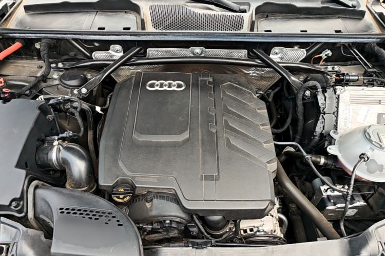 Used Audi Q5L 2023 40T Luxury Dynamic Model Engine Bay