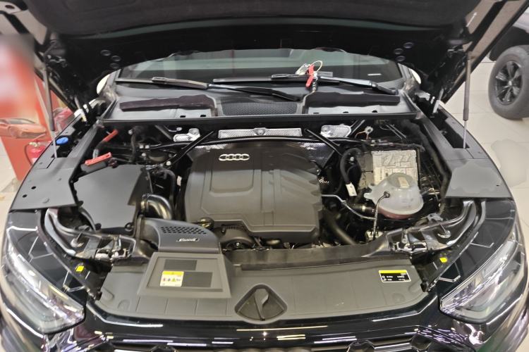 Used Audi Q5L 2023 45T Luxury Dynamic Model Engine Bay