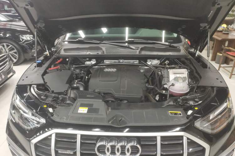 Used Audi Q5L 2023 40T Fashionable and Elegant Version Engine Bay