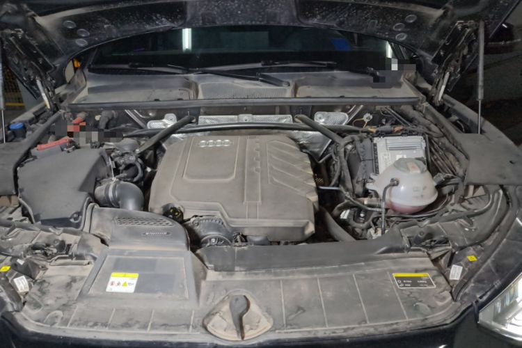 Used Audi Q5L 2023 40T Luxury Dynamic Model Engine Bay