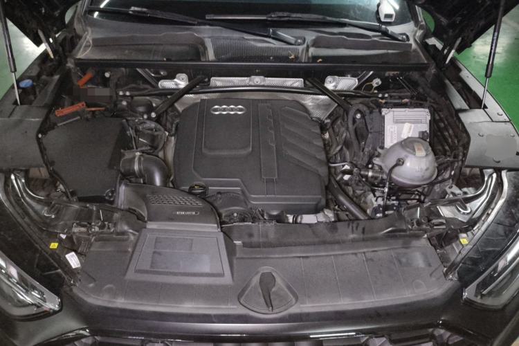 Used Audi Q5L 2023 40T Luxury Dynamic Model Engine Bay