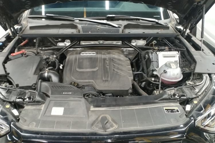 Used Audi Q5L 2023 40T Luxury Dynamic Model Engine Bay
