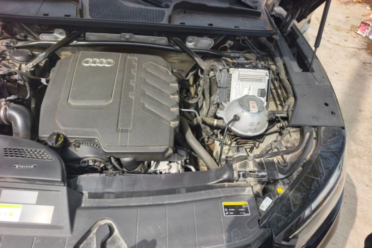 Used Audi Q5L 2023 40T Luxury Dynamic Model Engine Bay Left