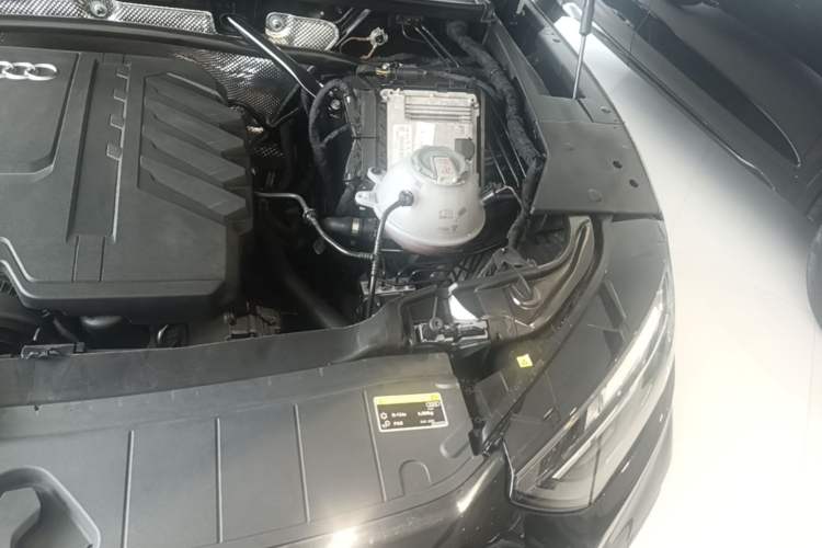 Used Audi Q5L 2023 40T Luxury Dynamic Model Engine Bay Left