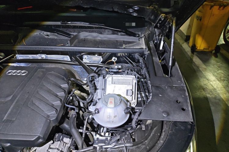 Used Audi Q5L 2023 40T Luxury Dynamic Model Engine Bay Left