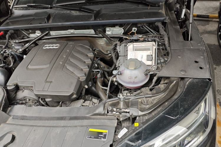 Used Audi Q5L 2023 40T Luxury Dynamic Model Engine Bay Left