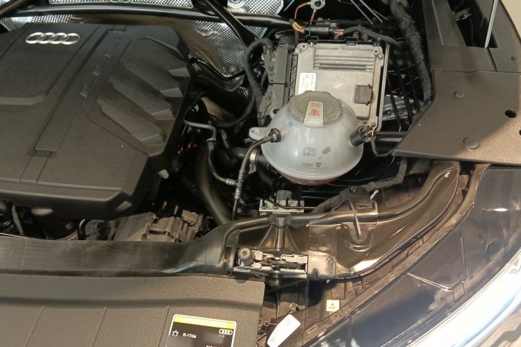Used Audi Q5L 2023 40T Luxury Dynamic Model Engine Bay Left