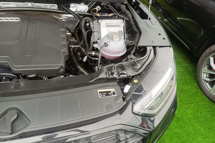 Used Audi Q5L 2023 40T Fashionable and Elegant Version Engine Bay Left