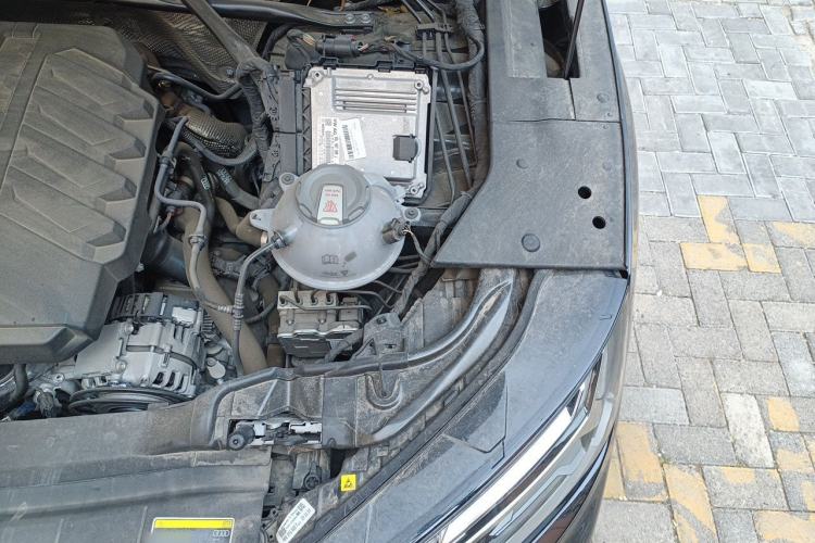Used Audi Q5L 2023 40T Luxury Elegant Model Engine Bay Left