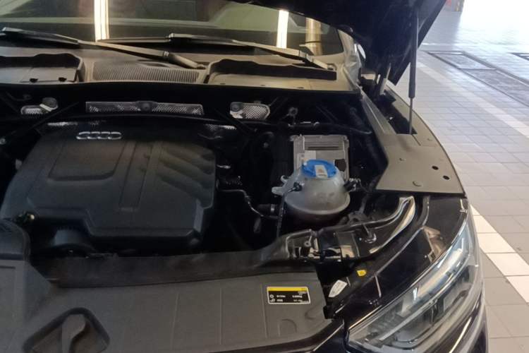 Used Audi Q5L 2023 40T Luxury Dynamic Model Engine Bay Left