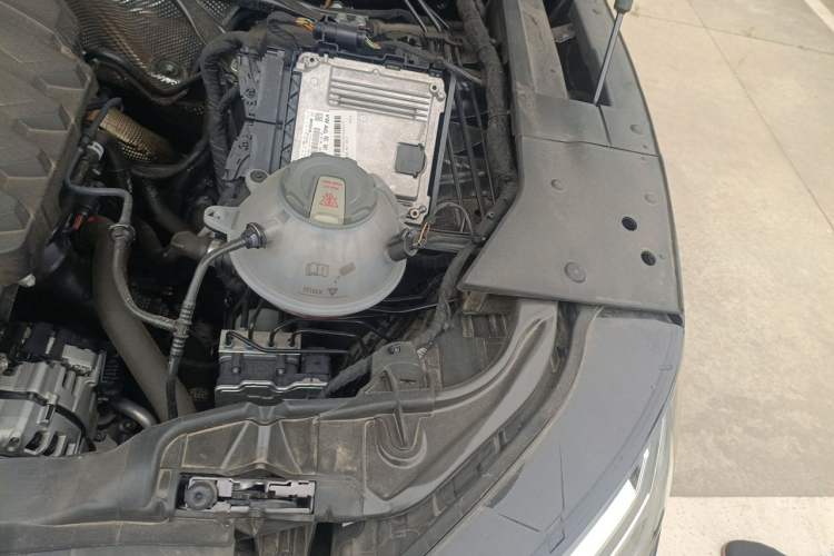 Used Audi Q5L 2023 40T Luxury Dynamic Model Engine Bay Left