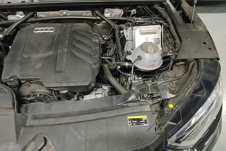 Used Audi Q5L 2023 40T Luxury Dynamic Model Engine Bay Left