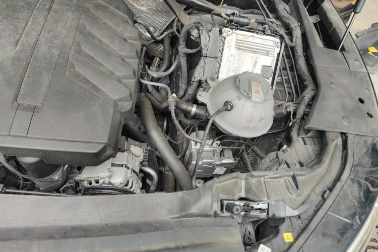 Used Audi Q5L 2023 40T Luxury Dynamic Model Engine Bay Left