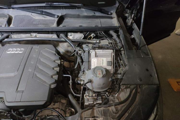 Used Audi Q5L 2023 40T Luxury Dynamic Model Engine Bay Left