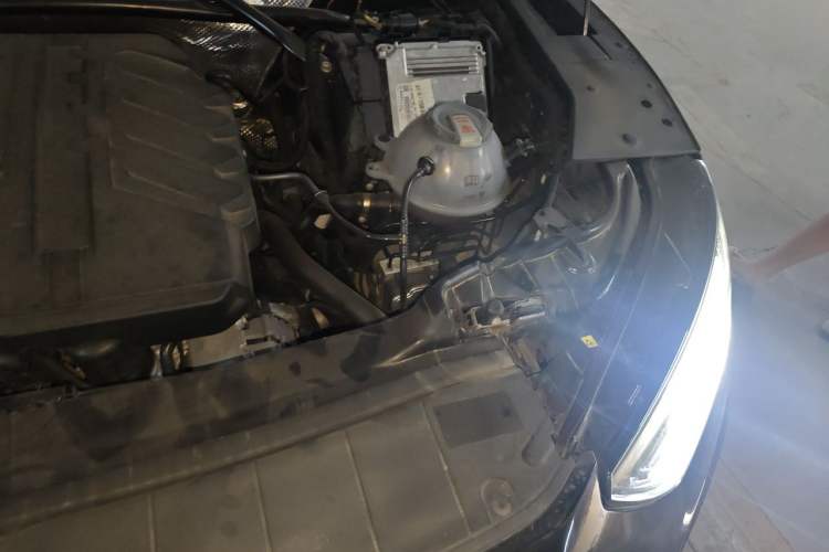Used Audi Q5L 2023 40T Luxury Dynamic Model Engine Bay Left