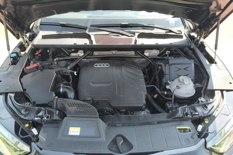 Used Audi Q5L 2023 40T Luxury Dynamic Model Engine Bay