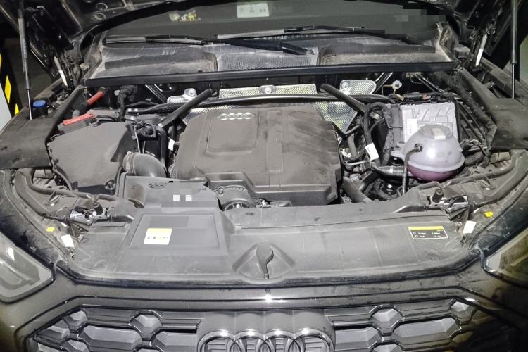 Used Audi Q5L 2023 45T Luxury Dynamic Model Engine Bay