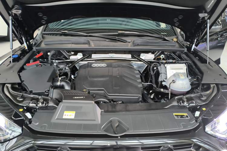 Used Audi Q5L 2023 40T Luxury Dynamic Model Engine Bay