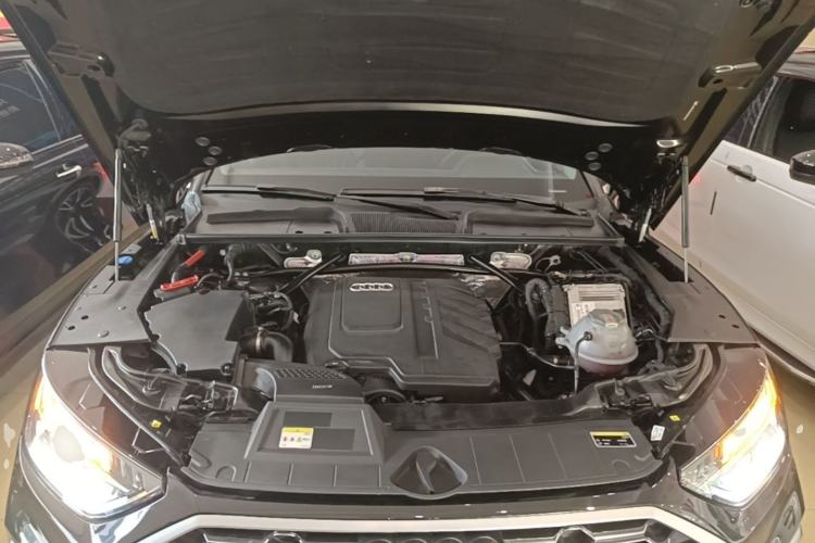 Used Audi Q5L 2023 40T Fashionable and Dynamic Edition Engine Bay