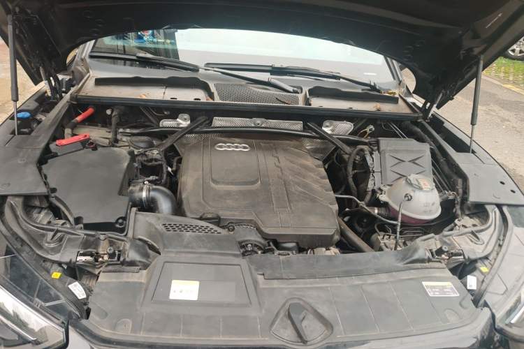 Used Audi Q5L 2023 40T Luxury Dynamic Model Engine Bay