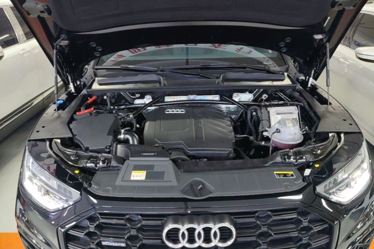 Used Audi Q5L 2023 40T Luxury Dynamic Model Engine Bay