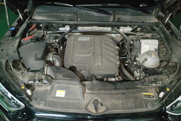 Used Audi Q5L 2023 40T Luxury Dynamic Model Engine Bay