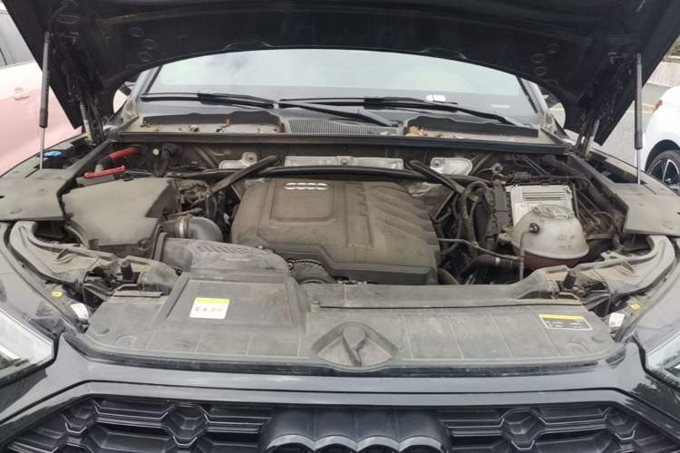 Used Audi Q5L 2023 40T Luxury Dynamic Model Engine Bay