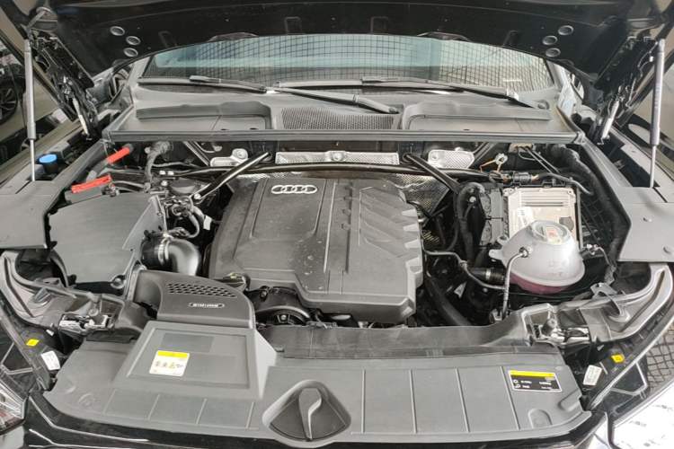 Used Audi Q5L 2023 40T Luxury Dynamic Model Engine Bay