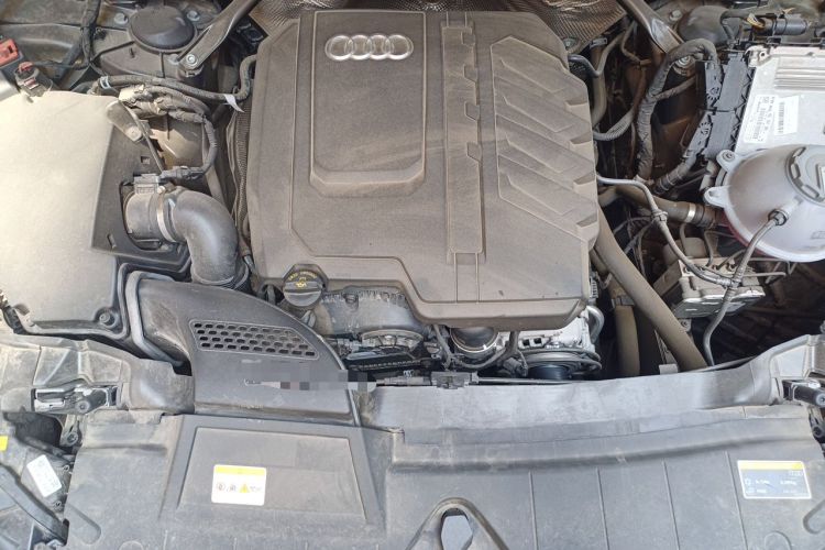 Used Audi Q5L 2023 40T Luxury Elegant Model Engine Bay