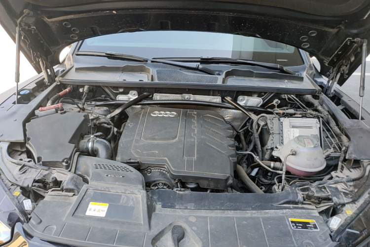 Used Audi Q5L 2023 40T Luxury Dynamic Model Engine Bay