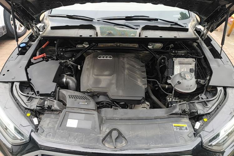 Used Audi Q5L 2023 40T Luxury Elegant Model Engine Bay