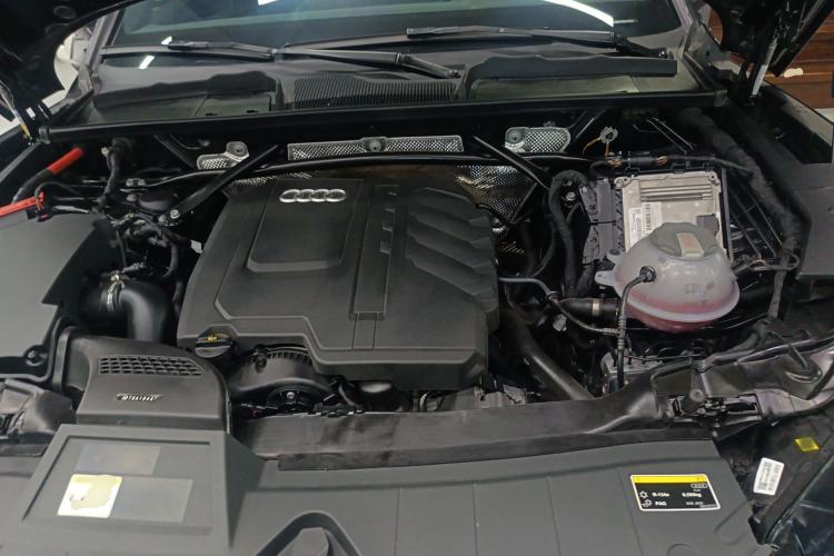 Used Audi Q5L 2023 40T Luxury Dynamic Model Engine Bay
