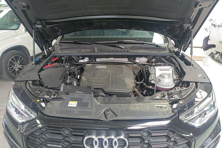 Used Audi Q5L 2023 40T Luxury Dynamic Model Engine Bay
