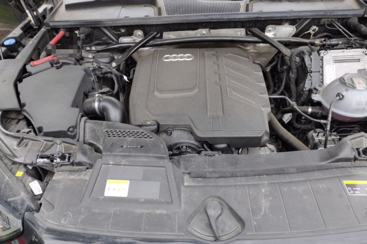 Used Audi Q5L 2023 40T Luxury Elegant Model Engine Bay