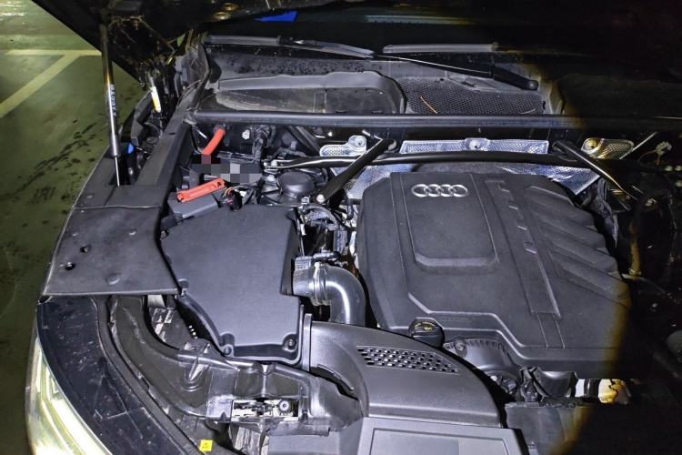 Used Audi Q5L 2023 40T Luxury Dynamic Model Engine Bay Right