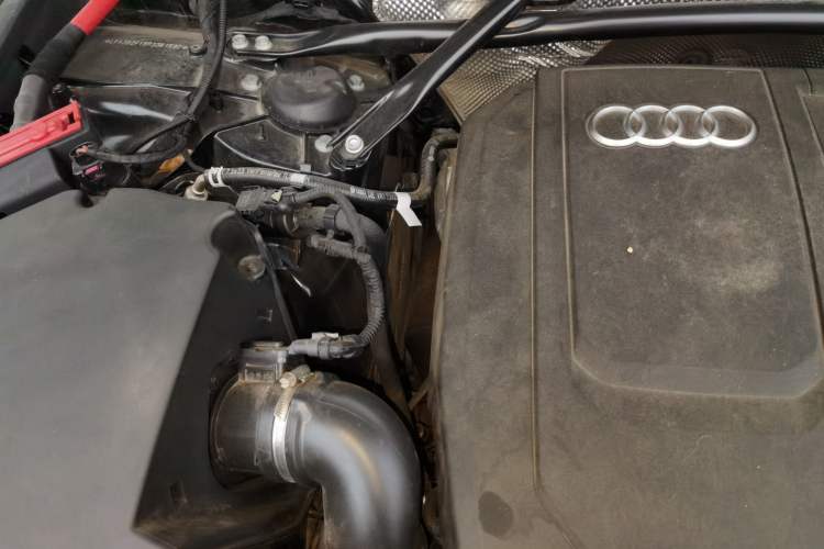 Used Audi Q5L 2023 40T Fashionable and Elegant Version Engine Bay Right