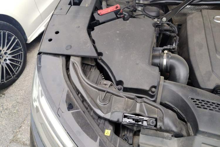 Used Audi Q5L 2023 40T Luxury Dynamic Model Engine Bay Right