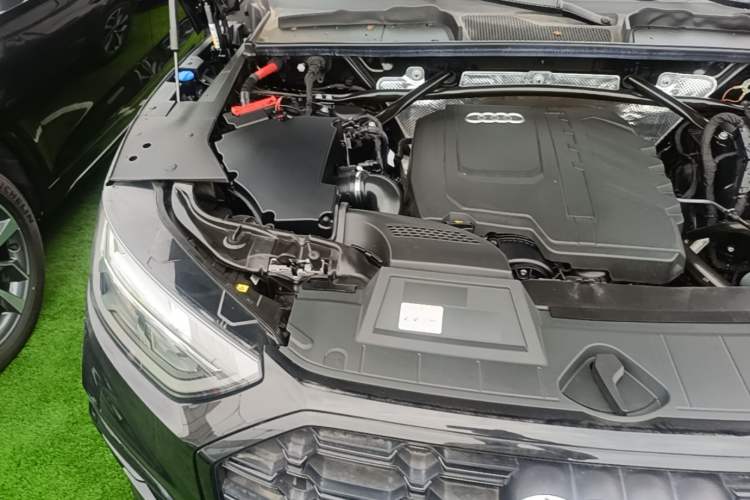 Used Audi Q5L 2023 40T Fashionable and Elegant Version Engine Bay Right