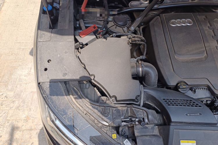 Used Audi Q5L 2023 40T Luxury Elegant Model Engine Bay Right