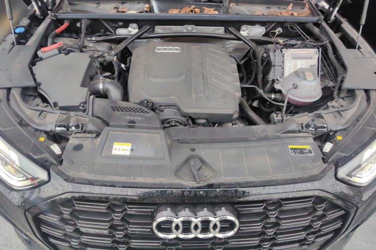Used Audi Q5L 2023 40T Luxury Dynamic Model Engine Bay